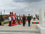 80-летие Победы: депутаты Госдумы и Заксобрания области вместе с миллеровцами и духовенством возложили цветы к «Вечному огню»   