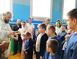 Священник благословил детей на новый учебный год в селе Маньково-Калитвенское   