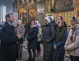 Экскурсию в Покровский кафедральный собор г. Шахты для студентов шахтинского вуза провел епархиальный древлехранитель