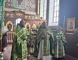 В храме Святой Троицы села Маньково-Калитвенское прошло соборное богослужение в день праздника