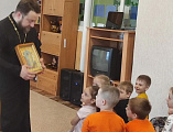 Священник провел пасхальную встречу с воспитанниками детского сада № 12