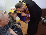 Священнослужитель причастил постояльцев Щедровского дома-интерната для престарелых и инвалидов