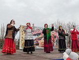 В прощеное воскресенье на Соборной площади города Шахты состоялись народные гуляния, посвященные Масленице «Гуляет русская душа»