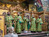 В день Святой Троицы, Пятидесятницы епископ Симон совершил праздничное богослужение