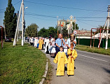В день воспоминания чуда, совершенного святым Архистратигом Михаилом в Хонех, в храме п. Каменоломни Октябрьского района прошло соборное Богослужение