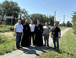 Преосвященнейший епископ Симон осмотрел место для строительства храма в поселке Персиановский Октябрьского района