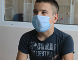 С наступающими Новым годом и Рождеством Христовым Преосвященнейший епископ Симон вместе с главой Администрации г. Шахты А.В. Ковалевым поздравил детей, находящихся на лечении в шахтинской больнице