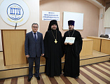 Удостоверения о повышении квалификации духовенство Шахтинской епархии получило из рук епископа Шахтинского и Миллеровского Симона и директора ИСОиП (филиала) ДГТУ в г. Шахты С.Г. Страданченко